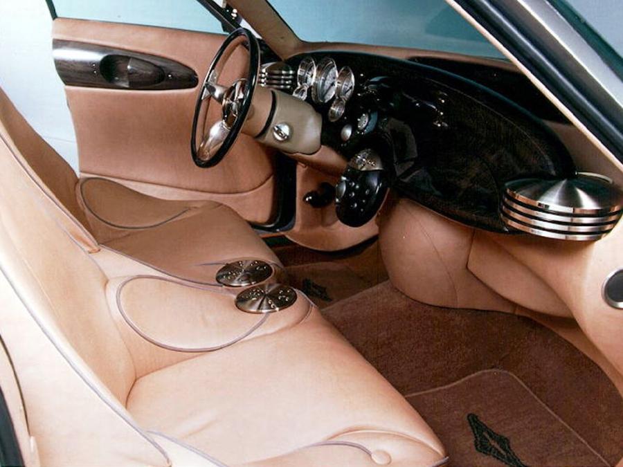 Интерьер Aston Martin Lagonda Vignale Concept 1993 года  (фото 9 из 11)